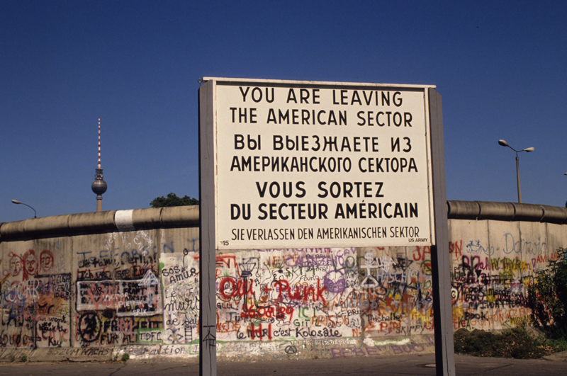 D:\DataFoto\Dia's - Reizen\1985-07-16 Tsjechoslowakije - DDR\You Are Leaving The American Sector (2).jpg