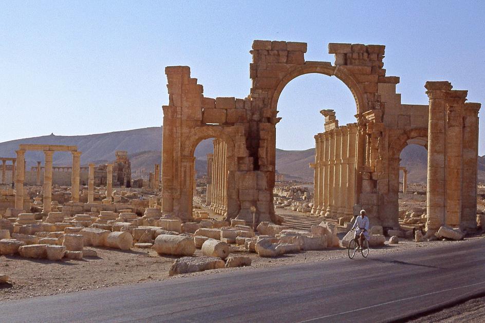 D:\DataFoto\Dia's - Reizen\1990-08-05 Syrie - Jordanie\10 Palmyra\Best Of\Syri0237x.jpg