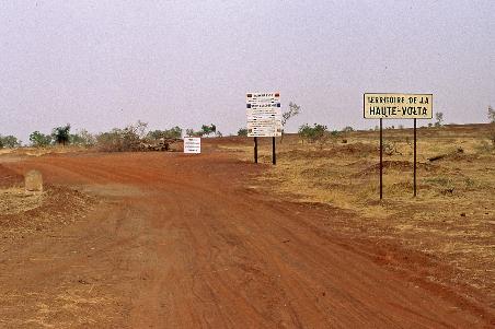 D:\DataFoto\Dia's - Reizen\1998-04-04 Mali - Burkina Faso\08 Naar Dogonland\Best Of\MaBu1253y.jpg