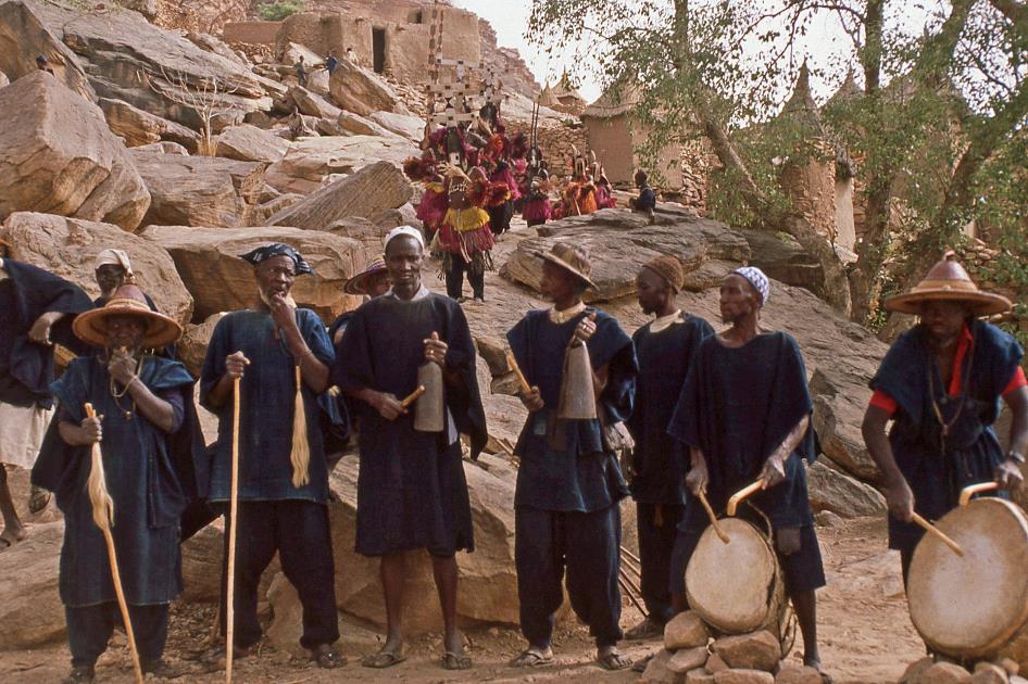 D:\DataFoto\Dia's - Reizen\1998-04-04 Mali - Burkina Faso\09 Dogonland\03 Maskerdans\Best Of\MaBu1281y.jpg