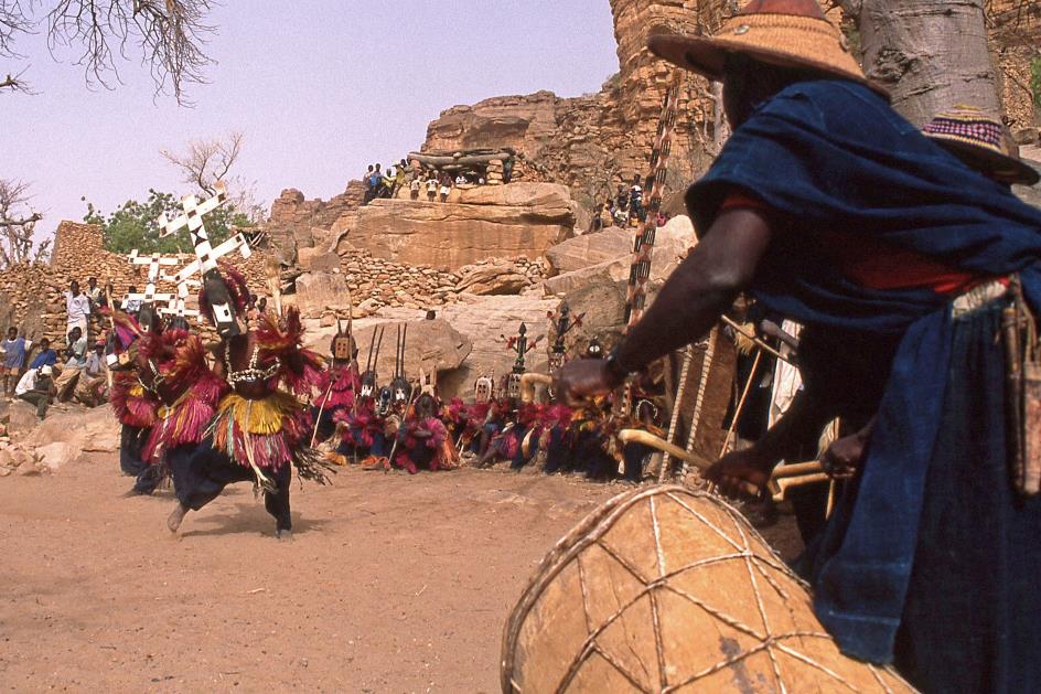 D:\DataFoto\Dia's - Reizen\1998-04-04 Mali - Burkina Faso\09 Dogonland\03 Maskerdans\Best Of\MaBu1286y.jpg