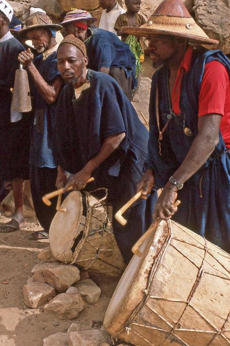 D:\DataFoto\Dia's - Reizen\1998-04-04 Mali - Burkina Faso\09 Dogonland\03 Maskerdans\Best Of\MaBu1291y.jpg