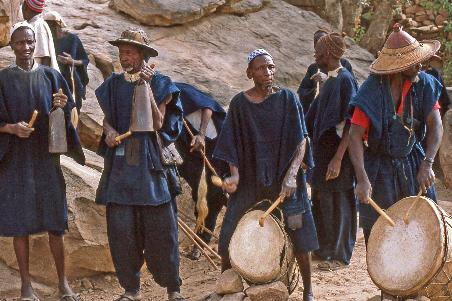 D:\DataFoto\Dia's - Reizen\1998-04-04 Mali - Burkina Faso\09 Dogonland\03 Maskerdans\Best Of\MaBu1278y.jpg