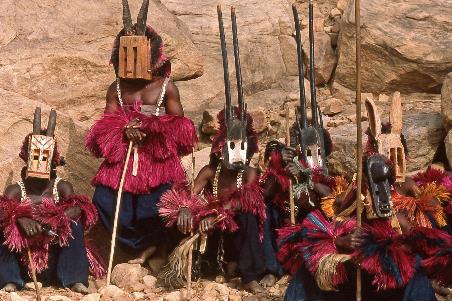 D:\DataFoto\Dia's - Reizen\1998-04-04 Mali - Burkina Faso\09 Dogonland\03 Maskerdans\Best Of\MaBu1300y.jpg