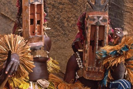 D:\DataFoto\Dia's - Reizen\1998-04-04 Mali - Burkina Faso\09 Dogonland\03 Maskerdans\Best Of\MaBu1301y.jpg