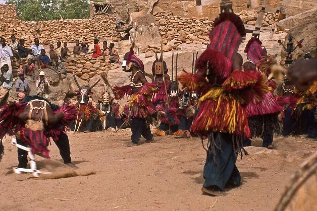 D:\DataFoto\Dia's - Reizen\1998-04-04 Mali - Burkina Faso\09 Dogonland\03 Maskerdans\Best Of\MaBu1287y.jpg