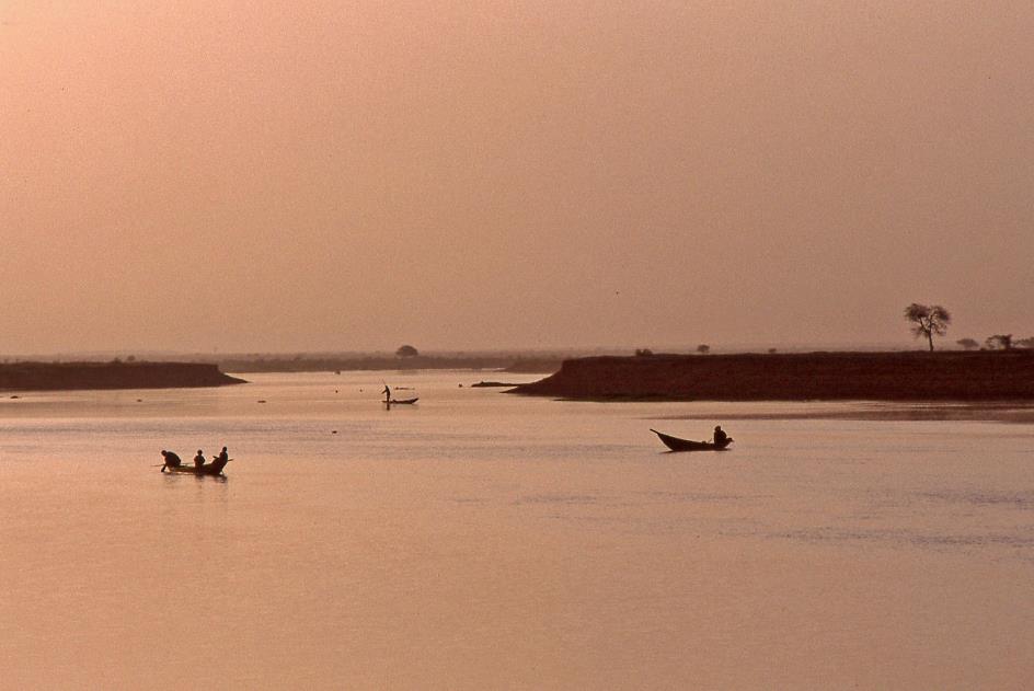 D:\DataFoto\Dia's - Reizen\1998-04-04 Mali - Burkina Faso (herschikt)\12 Op de Niger – Dag 2\Best Of\MaBu1446y.jpg