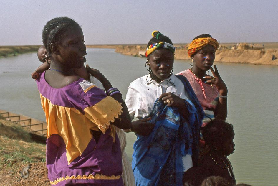 D:\DataFoto\Dia's - Reizen\1998-04-04 Mali - Burkina Faso (herschikt)\12 Op de Niger – Dag 2\Best Of\MaBu1450y.jpg