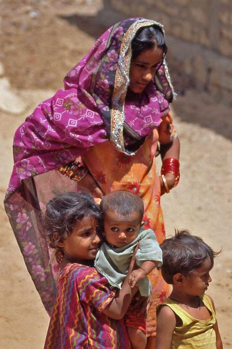 D:\DataFoto\Dia's - Reizen\2006-04-01 Rajasthan - Gujarat (herschikt)\12 Bhirandiyara\Best Of\Guja0182y.jpg