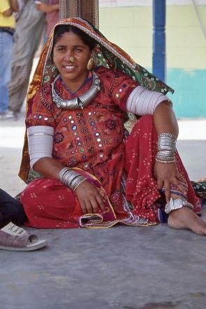 D:\DataFoto\Dia's - Reizen\2006-04-01 Rajasthan - Gujarat (herschikt)\14 Hodka\Best Of\Guja0211y.jpg