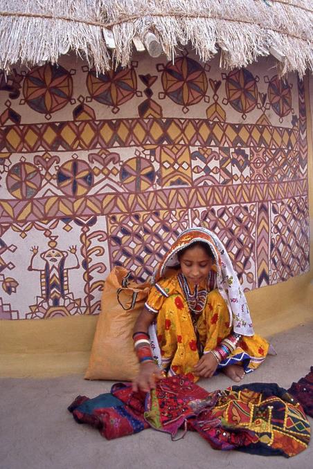 D:\DataFoto\Dia's - Reizen\2006-04-01 Rajasthan - Gujarat (herschikt)\15 Ludiya\Best Of\Guja0240y.jpg