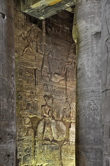 D:\DataFoto\Foto's - Reizen\2010-04-04 Egypte (herschikt)\13 Abydos\Best Of (herschikt 2)\05 Zuilenzaal - Bas-reliefs\EGYP1325y.jpg