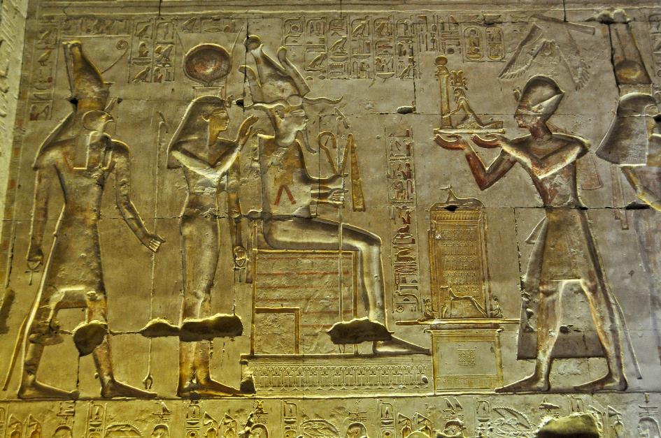 D:\DataFoto\Foto's - Reizen\2010-04-04 Egypte (herschikt)\13 Abydos\Best Of (herschikt 2)\03 Zuilenzaal - Seti biedt djed aan\EGYP1327y.jpg