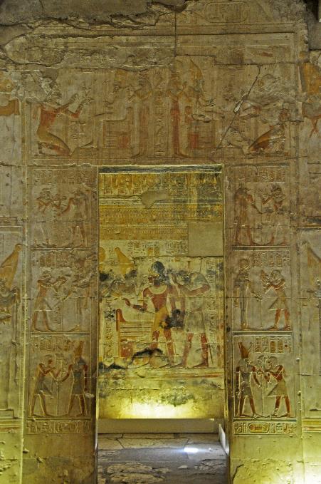 D:\DataFoto\Foto's - Reizen\2010-04-04 Egypte (herschikt)\13 Abydos\Best Of (herschikt 2)\31 Schrijn Osiris - Drie doorgangen\EGYP1373y.jpg