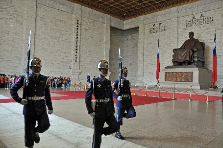 D:\DataFoto\Foto's - Reizen\2013-03-31 Taiwan (herschikt)\26 Taipei - Chiang Kai-shek Memorial\Best Of\TAIW1912y.jpg