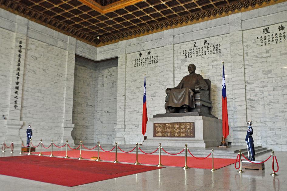 D:\DataFoto\Foto's - Reizen\2013-03-31 Taiwan (herschikt)\26 Taipei - Chiang Kai-shek Memorial\Best Of\TAIW1890y.jpg