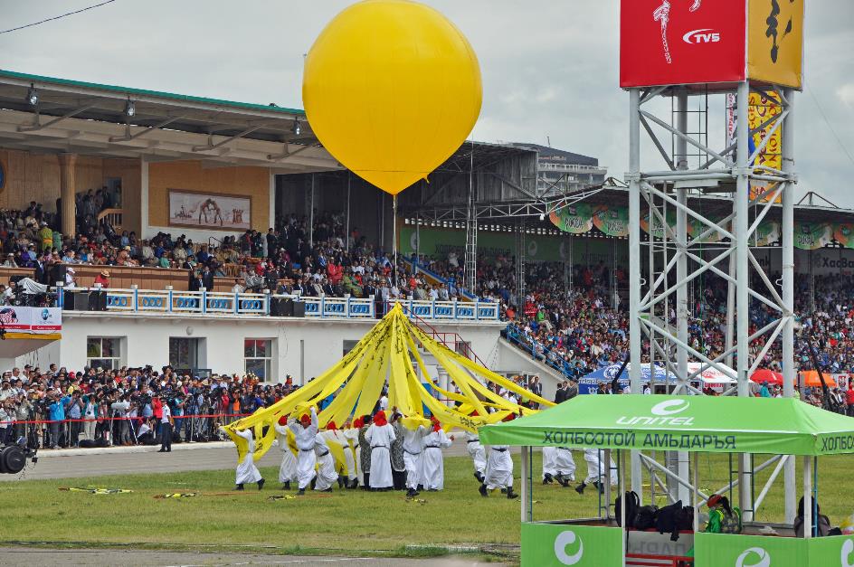 D:\DataFoto\Foto's - Reizen\2013-07-08 Mongolie\24 - 02 Naadam Stadion loopt vol\MONG0468y.jpg