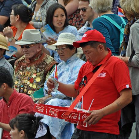 D:\DataFoto\Foto's - Reizen\2013-07-08 Mongolie\24 - 02 Naadam Stadion loopt vol\MONG0457v.jpg