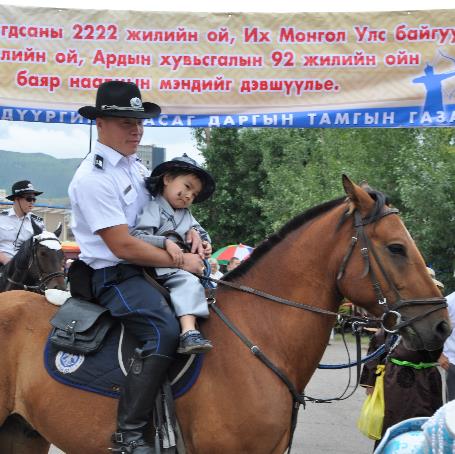 D:\DataFoto\Foto's - Reizen\2013-07-08 Mongolie\24 - 01 Naadam Ingang stadion\Werkmap\MONG0388v.jpg