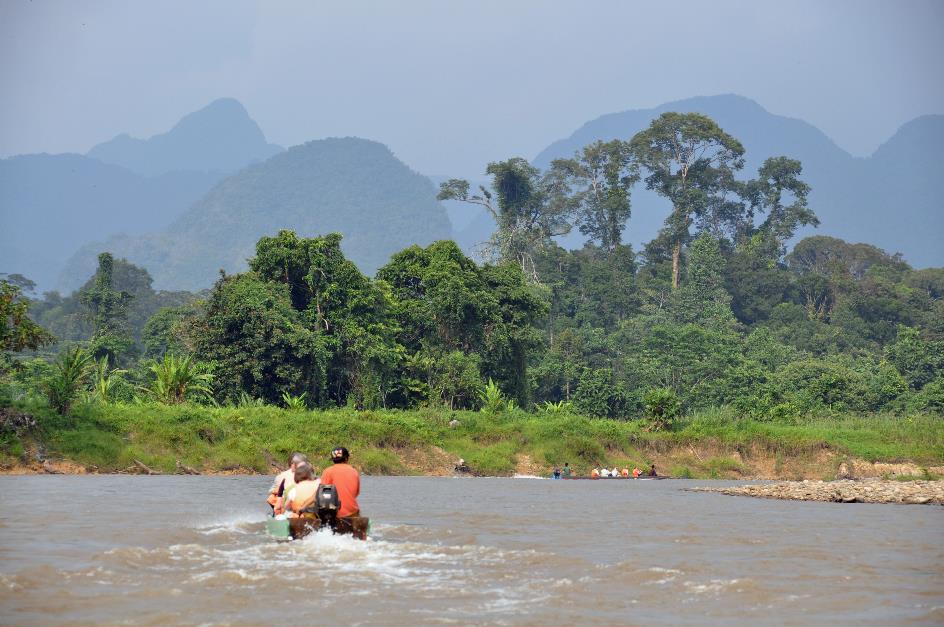 D:\DataFoto\Foto's - Reizen\2016-03-26 Borneo\03 Mulu NP - Penan\BORN0253y.jpg