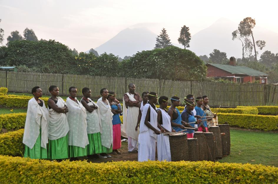 D:\DataFoto\Foto's - Reizen\2016-07-11 Oeganda - Rwanda\25 Kinigi Dansen\Best Of\OERW3323y.jpg