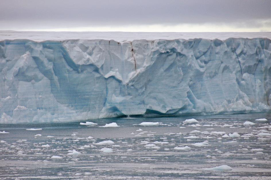 D:\DataFoto\Foto's - Reizen\2018-07-18 Spitsbergen\16 Brasvellbreen\Best Of\SPIT2331y.jpg