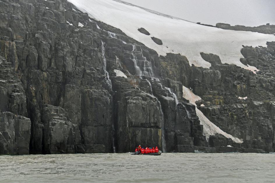 D:\DataFoto\Foto's - Reizen\2018-07-18 Spitsbergen\14 Alkefjellet\Best Of\SPIT1983y.jpg