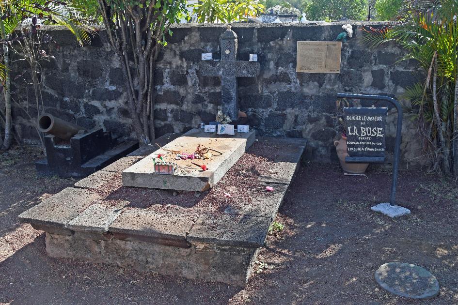 D:\DataFoto\Foto's - Reizen\2023-10-16 La Reunion\40 Cimetiere Marin\Best Of\REU_2563y.jpg