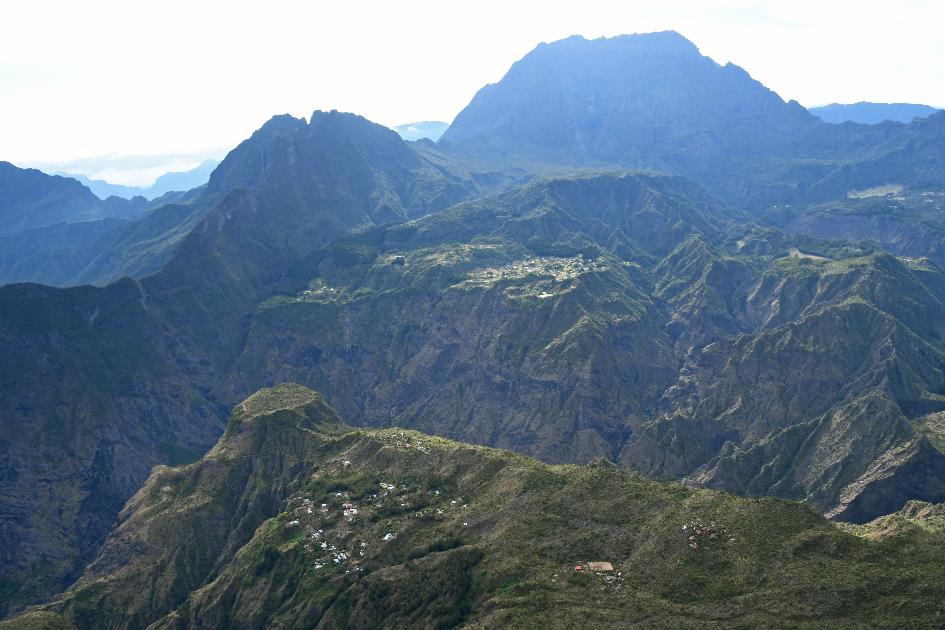 D:\DataFoto\Foto's - Reizen\2023-10-16 La Reunion\36 Maido\Mafate B - Roche Plate en La Nouvelle\Best Of\REU_2092y.jpg